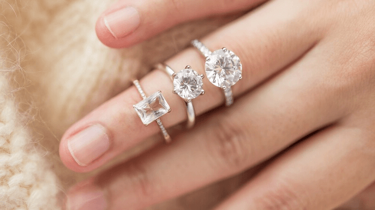 How Does Carat Weight Affect a Diamond’s Appearance vs. Its Cost